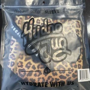 Brand new Hydrojug leopard print sleeve.